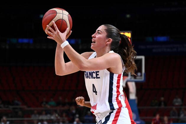 BASKETBALL FRANCE CANADA, Marine Fauthoux of France shoots for the basket during the 2022 FIBA Women s Basketball World Cup match between France and Canada at Qudos Bank Arena in Sydney, Friday, September 23, 2022. ( NO ARCHIVING, EDITORIAL USE ONLY, NO USE IN BOOKS WITHOUT CONSENT SYDNEY NEW SOUTH WALES AUSTRALIA  Copyright: xDANxHIMBRECHTSx 20220923001706818947