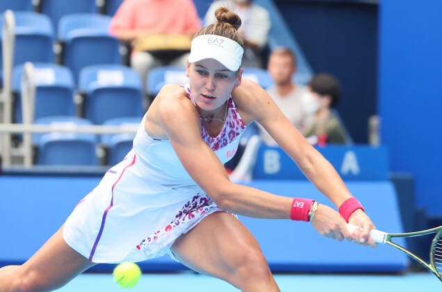 September 23, 2022, Tokyo, Japan - Veronika Kudermetova of Russia returns the ball against Beatriz Haddad Maia of Brazil at the singles quarter final match at the Toray Pan Pacific Open tennis tournament at the Ariake Coliseum in Tokyo on Friday, September 23, 2022.Kudermetova defeated Haddad Maia 6-7, 7-6, 6-1. Noxthirdxpartyxsales  (0169887382st)