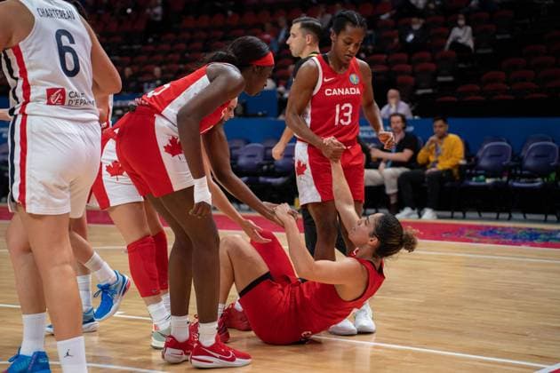 FIBA Womens World Cup 2022 - France v Canada French players help Kia Nurse (5 Canada) get up during the FIBA Womens World Cup 2022 game between France and Canada at the Sydney Superdome in Sydney, Australia. Noe Llamas SPP Copyright: xNoexLlamas SPPx noe_llamas_sports_press_photo_171957