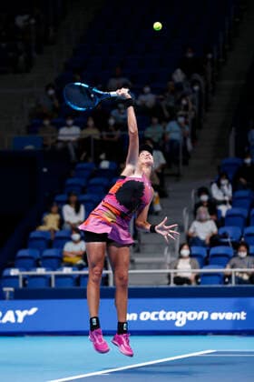 September 23, 2022, Tokyo, Japan: GarbioÂ±e MUGURUZA (ESP) serves against Liudmila SAMSONOVA during their Singles Quarterfinals match at the TORAY PAN PACIFIC OPEN TENNIS TOURNAMENT 2022 at Ariake Coliseum. The tournament is held from September 17 to 25. Samsonova won 6:4,6:2. Tokyo Japan - ZUMAm191 20220923_zap_m191_063 Copyright: xRodrigoxReyesxMarinx
