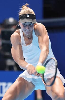 September 23, 2022, Tokyo, Japan - Ludmila Samsonova of Russia returns the ball against Garbine Muguruza of Spain at the singles quarter final match at the Toray Pan Pacific Open tennis tournament at the Ariake Coliseum in Tokyo on Friday, September 23, 2022. Samsonova defeated Muguruza 6-4, 6-2. Noxthirdxpartyxsales  (0169892319st)