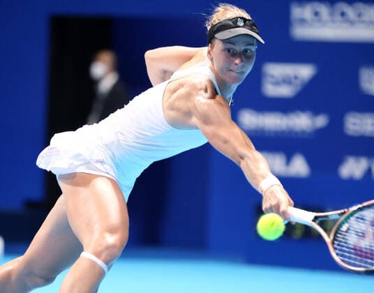 September 23, 2022, Tokyo, Japan - Ludmila Samsonova of Russia returns the ball against Garbine Muguruza of Spain at the singles quarter final match at the Toray Pan Pacific Open tennis tournament at the Ariake Coliseum in Tokyo on Friday, September 23, 2022. Samsonova defeated Muguruza 6-4, 6-2. Noxthirdxpartyxsales  (0169892322st)