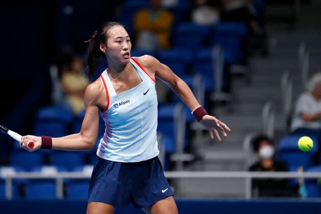 September 23, 2022, Tokyo, Japan: Qinwen ZHENG (CHN) hits a return against Claire LIU (USA) during their Singles Quarterfinals match at the TORAY PAN PACIFIC OPEN TENNIS TOURNAMENT 2022 at Ariake Coliseum. The tournament is held from September 17 to 25. Tokyo Japan - ZUMAm191 20220923_zap_m191_070 Copyright: xRodrigoxReyesxMarinx