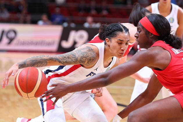 23rd September 2022; Sydney, Homebush, New South Wales, Australia, Women s World Cup Basketball: Canada versus France: Gabby WILLIAMS of France is challenged for the ball by Kayla ALEXANDER  ActionPlus12428705 KevinxManning
