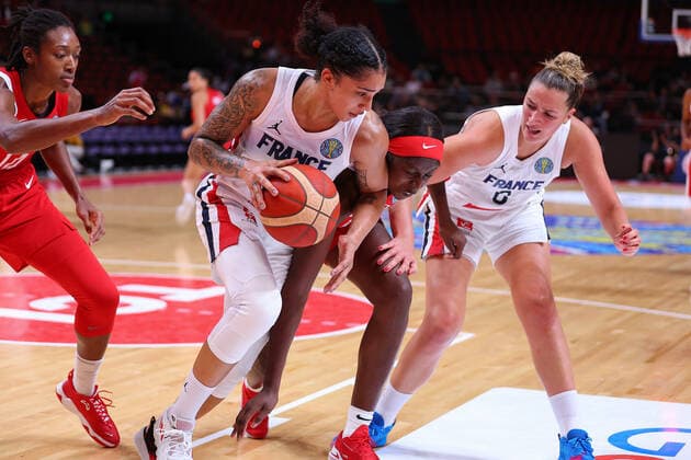 23rd September 2022; Sydney, Homebush, New South Wales, Australia, Women s World Cup Basketball: Canada versus France: Gabby WILLIAMS of France beats Kayla ALEXANDER of Canada to the ball  ActionPlus12428745 KevinxManning
