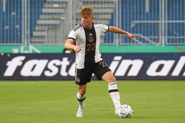 23 09 2022, xgox, football U21 Laenderspiel, Germany France emspor, v l Luca net Germany, 22 on the ball, plays the ball DFL DFB REGULATIONS PROHIBIT ANY USE OF PHOTOGRAPHS as IMAGE SEQUENCES and or QUASI VIDEO Magdeburg