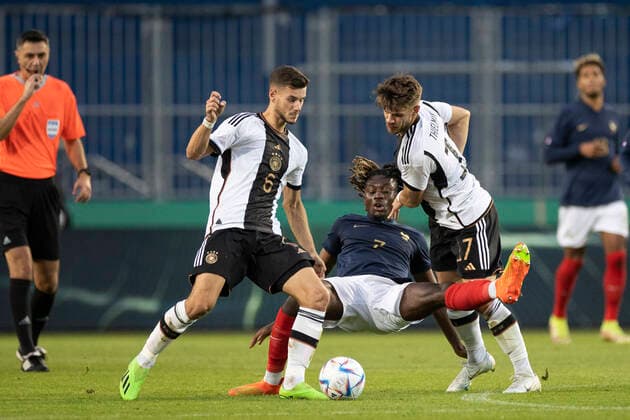 Soccer U21 international match, season 2022 2023, Germany France on 23 09 2022 in Magdeburg Saxony Anhalt Germanys Tom Krauß left and Jan Thielmann right against Frances Kouadio Manu Kone IMPORTANT NOTE According to the requirements of the DFL German Football League or the DFB German Football Association is prohibited in the stadium and or from the game made photographs in the form of sequence pictures and or video-like photo series to exploit or exploit to let Copyright: xKirchner MarcoxSteinbrennerx