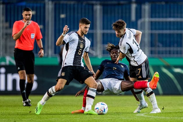 U21 friendly match, Germany France 23 09 2022 Tom Krauss Germany, 6 , Kouadio Manu Kone France, 7 , Jan Thielmann Germany, 17 U21 friendly match, Germany France, Magdeburg, MDCC Arena DFB REGULATIONS PROHIBIT ANY USE OF PHOTOGRAPHS AS IMAGE SEQUENCES AND OR QUASI VIDEO Copyright: xBEAUTIFULxSPORTS Wunderlx