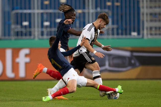 Soccer U21 international match, season 2022 2023, Germany France on 23 09 2022 in Magdeburg Saxony Anhalt Germanys Jan Thielmann right against Frances Quentin Merlin IMPORTANT NOTE According to the requirements of the DFL German Football League or the DFB German Football Association is prohibited in the stadium and or from the game made photographs in the form of sequence pictures and or video-like photo series to exploit or to let exploited Copyright: xKirchner MarcoxSteinbrennerx