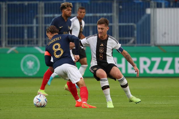 23 09 2022, xgox, football U21 Laenderspiel, Germany France emspor, v l Maxence Caqueret France, 8 , Angelo Stiller Germany, 8 Zweikampf, Duell, Kampf, tackle DFL DFB REGULATIONS PROHIBIT ANY USE OF PHOTOGRAPHS as IMAGE SEQUENCES and or QUASI VIDEO Magdeburg