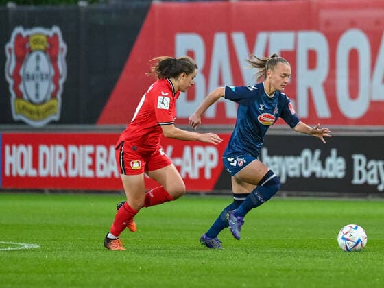 Lara Marti Bayer 04 Leverkusen, 30 and Andrea Gavric 1 FC Koeln, 18 in running duel Bayer 04 Leverkusen vs 1 FC Koeln, Football, Flyeralarm Frauen Bundesliga, 2 Spieltag, Saison 2022 2023, 23 09 2022 DFB DFL Regulations prohibit any use of Photographs as image sequences and or quasi video Bayer 04 Leverkusen vs 1 FC Koeln, Football, Flyeralarm Frauen Bundesliga, 2 Spieltag, Saison 2022 2023, 23 09 2022 Leverkusen Copyright: xEibner-Pressefoto ThomasxHaeslerx EP_EER