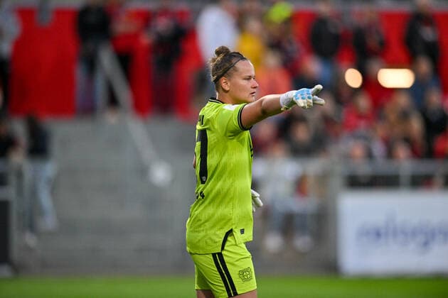 Friederike Repohl Goalkeeper B04, 27 gives instructions, 23 09 2022, Leverkusen Germany , Football, Flyeralarm Womens Bundesliga, Bayer 04 Leverkusen 1 FC Cologne, DFB DFL REGULATES PROHIBIT ANY USE OF PHOTOGRAPHS AS IMAGE SEQUENCES AND OR QUASI VIDEO xmkx