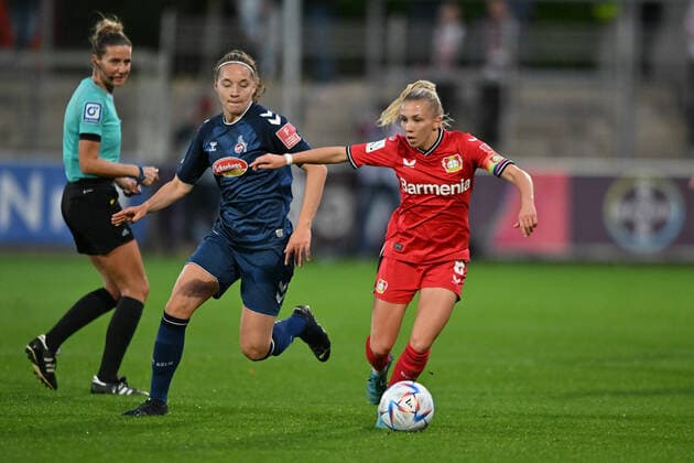 Lotta Cordes FC Cologne, 15 tries to stop Elisa Senß B04, 6, 23 09 2022, Leverkusen Germany , Football, Flyeralarm Womens Bundesliga, Bayer 04 Leverkusen 1 FC Cologne, DFB DFL REGULATES PROHIBIT ANY USE OF PHOTOGRAPHS AS IMAGE SEQUENCES AND OR QUASI VIDEO xmkx