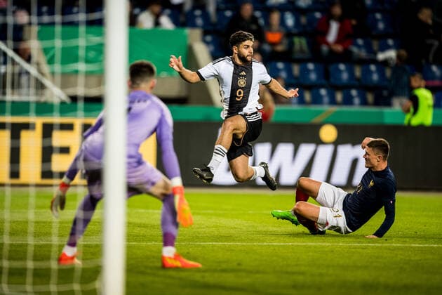 U21 friendly match, Germany France 23 09 2022 Illan Meslier France, 1 , Reda Khadra Germany, 9 , Quentin Merlin France, 21 U21 friendly match, Germany France, Magdeburg, MDCC Arena DFB REGULATIONS PROHIBIT ANY USE OF PHOTOGRAPHS AS IMAGE SEQUENCES AND OR QUASI VIDEO Copyright: xBEAUTIFULxSPORTS Wunderlx