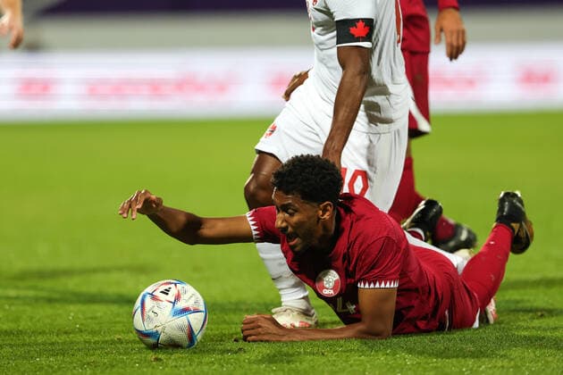 SOCCER - QAT vs CAN, test match VIENNA,AUSTRIA,23.SEP.22 - SOCCER - International test match, Qatar vs Canada. Image shows Homam Elamin Ahmed (QAT) and David Junior Hoilett (CAN).  GEPAxpictures xArminxRauthner