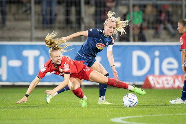 1 Women Bundesliga Bayer 04 Leverkusen vs 1 FC Koeln, 23 09 2022 Leverkusen, 23 September Mandy Islacker 8, 1 FC Koeln , Jill Bayings 18, Bayer 04 Leverkusen during the match Bayer 04 Leverkusen vs 1 FC Koeln on matchday 2 of the womens soccer Bundesliga on 23 09 2022 at Ulrich Haberland Stadium in Leverkusen North Rhine Westphalia DFL REGULATES PROHIBIT ANY USE OF PHOTOGRAPHS AS IMAGE SEQUENCES AND OR QUASI VIDEO Copyright: xBEAUTIFULxSPORTS AxelxKohringx
