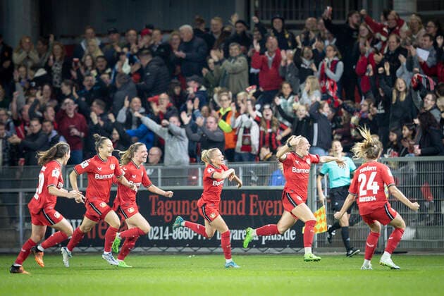 1 Womens Bundesliga Bayer 04 Leverkusen vs 1 FC Koeln, 23 09 2022 Leverkusen, 23 September Jill Bayings 18, Bayer 04 Leverkusen, 2 v r is happy about her goal to make it 1 0 during the match Bayer 04 Leverkusen vs 1 FC Koeln on matchday 2 of the womens soccer Bundesliga at Ulrich Haberland Stadion in Leverkusen North Rhine Westphalia DFL REGULATIONS PROHIBIT ANY USE OF PHOTOGRAPHS AS IMAGE SEQUENCES AND OR QUASI VIDEO Copyright: xBEAUTIFULxSPORTS AxelxKohringx