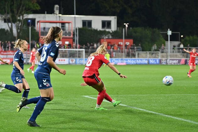 Jill Bayings B04, 18 scores the 1 0, 23 09 2022, Leverkusen Germany , Football, Flyeralarm Frauen Bundesliga, Bayer 04 Leverkusen 1 FC Köln, DFB DFL REGULATES PROHIBIT ANY USE OF PHOTOGRAPHS AS IMAGE SEQUENCES AND OR QUASI VIDEO xmkx