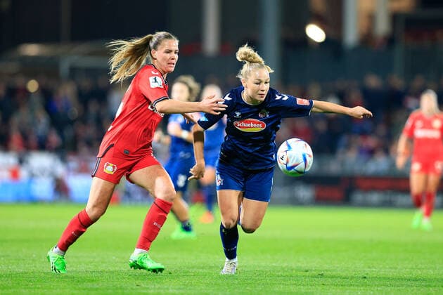 Flyeralarm Womens Bundesliga 2022 2023, Bayer 04 Leverkusen 1 FC Cologne duel Juliane Wirtz B04, 14 , Weronika Zawistoska FC, 24 Leverkusen Ulrich Haberland Stadium North Rhine Westphalia Germany