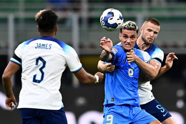 Mg Milano 23 09 2022 - Uefa Nations League Italia-Inghilterra foto Matteo Gribaudi Image nella foto: Gianluca Scamacca-Kyle Walker 