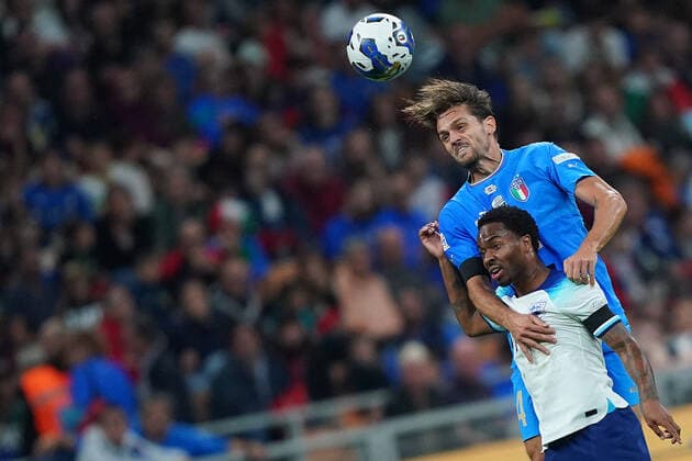 Foto Spada LaPresse 23 settembre 2022 - Milano , Italia - calcio - Italia Vs Inghilterra - Nations League 2022 2023 - Stadio San Siro. Nella foto: Rafael Toloi ( Italia ) rahem sterlin ( Inghilterra ) September 23, 2022 Milan , Italy - sport, calcio - Italy vs England - Nations League 2022 2023 - San Siro Stadium . In the pic: Rafael Toloi ( Italia ) rahem sterling ( England)  Copyright: xSpada LaPressex