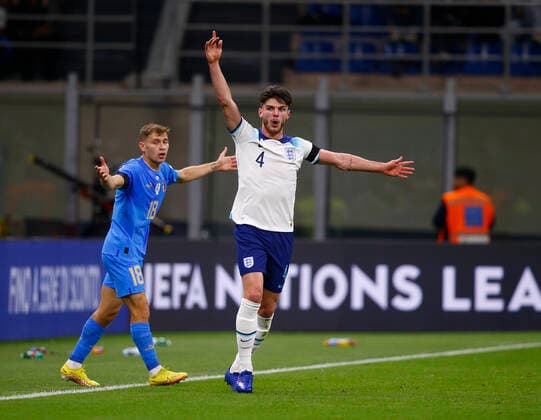 Italy v England UEFA Nations League NicolÃ² Barella of Italy and Declan Rice of England appeal during the UEFA Nations League Group C match at San Siro, Milan Content Not Available For UK Newspapers Copyright: xPaulxChestertonx FIL-17373-0061 UK Newspapers OUT