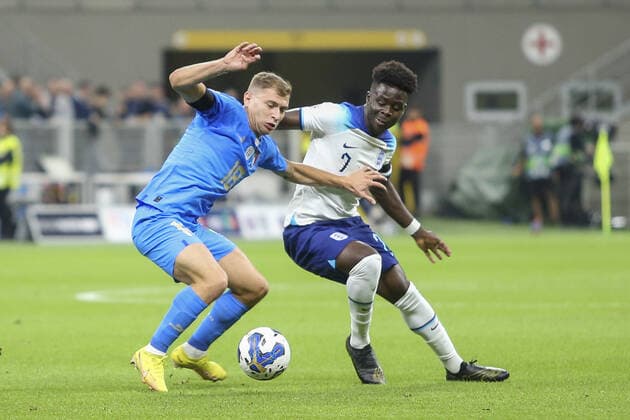 Nicolo Barella of Italy competes for the ball with Bukayo Saka of England during Italy vs England, 5Ã‚Â° day of Nations League group 3 2022-23, game at Giuseppe Meazza - San Siro stadium in Milano (MI), Italy, on September 23, 2022.  Copyright: xDavidexCasentinix xipa-agency.nex xLivexMediax 0