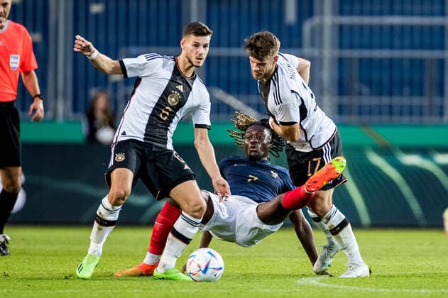 U21 friendly match, Germany France 23 09 2022 Tom Krauss Germany, 6 , Kouadio Manu Kone France, 7 , Jan Thielmann Germany, 17 U21 friendly match, Germany France, Magdeburg, MDCC Arena DFB REGULATIONS PROHIBIT ANY USE OF PHOTOGRAPHS AS IMAGE SEQUENCES AND OR QUASI VIDEO Copyright: xBEAUTIFULxSPORTS Wunderlx