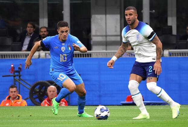 September 23, 2022, Milano, Lombardia, Italy: Giacomo Raspadori (Italy) Kyle Walker (England) Milano 23 09 2022, during the football match valid for Nations League 2022, between the national teams of Italy and Inghilterra at the San Siro stadium Milan. Milano Italy - ZUMAs236 20220923_zap_s236_027 Copyright: xFabioxSassox