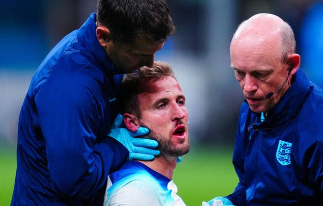 Sport Themen der Woche KW38 Sport Bilder des Tages Mandatory Credit: Photo by Javier Garcia Shutterstock (13413805bg) Harry Kane suffers a facial injury Italy v England, UEFA Nations League, Group A3, International Football, Stadio Giuseppe Meazza, Milan, Italy - 23 Sep 2022 EDITORIAL USE ONLY No use with unauthorised audio, video, data, fixture lists, club league logos or live services. Online in-match use limited to 120 images, no video emulation. No use in betting, games or single club league player publications. Italy v England, UEFA Nations League, Group A3, International Football, Stadio Giuseppe Meazza, Milan, Italy - 23 Sep 2022 EDITORIAL USE ONLY No use with unauthorised audio, video, data, fixture lists, club league logos or live services. Online in-match use limited to 120 images, no video emulation. No use in betting, games or single club league player publications.  Copyright: xJavierxGarcia Shutterstockx 13413805bg
