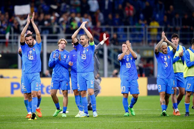 Italy v England UEFA Nations League The Italian players and staff celebrate victory at the end of the UEFA Nations League Group C match at San Siro, Milan Content Not Available For UK Newspapers Copyright: xPaulxChestertonx FIL-17373-0174 UK Newspapers OUT