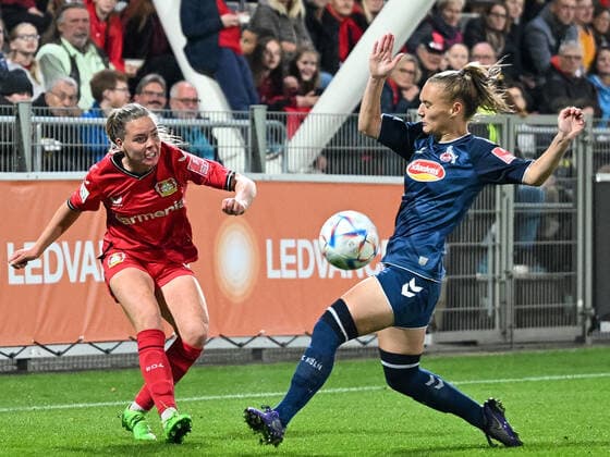 Juliane Wirtz Bayer 04 Leverkusen, 14 and Andrea Gavric 1 FC Koeln, 18 Bayer 04 Leverkusen vs 1 FC Koeln, Football, Flyeralarm Womens Bundesliga, 2 Matchday, Season 2022 2023, 23 09 2022 DFB DFL Regulations prohibit any use of Photographs as image sequences and or quasi video Bayer 04 Leverkusen vs 1 FC Koeln, Football, Flyeralarm Womens Bundesliga, 2 Matchday, Season 2022 2023, 23 09 2022 Leverkusen Copyright: xEibner-Pressefoto ThomasxHaeslerx EP_EER