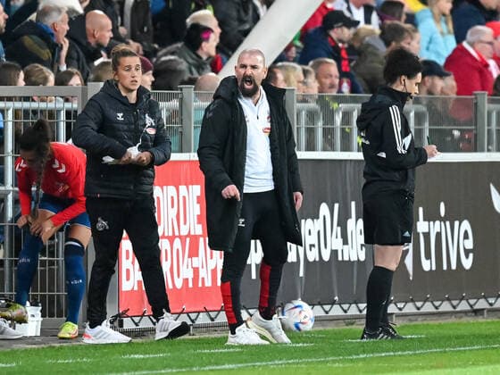 Sascha Glass 1 FC Köln, coach gets upset with fellow coach Bayer 04 Leverkusen vs 1 FC Koeln, soccer, Flyeralarm Frauen Bundesliga, 2 Spieltag, Saison 2022 2023, 23 09 2022 DFB DFL Regulations prohibit any use of Photographs as image sequences and or quasi video Bayer 04 Leverkusen vs 1 FC Koeln, soccer, Flyeralarm Frauen Bundesliga, 2 Spieltag, Saison 2022 2023, 23 09 2022 Leverkusen Copyright: xEibner-Pressefoto ThomasxHaeslerx EP_EER