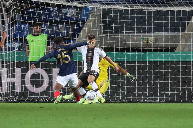 23 09 2022, xgox, football U21 Laenderspiel, Germany France emspor, v l Noah Katterbach Germany, 3 defends the goal DFL DFB REGULATIONS PROHIBIT ANY USE OF PHOTOGRAPHS as IMAGE SEQUENCES and or QUASI VIDEO Magdeburg
