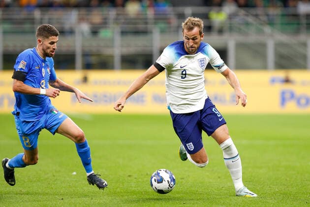UEFA Nations League: ITALY vs ENGLAND Italy, Milan, sept 23 2022: Jorginho, Harry Kane (England striker) drives to the penalty area in the first half during soccer match ITALY vs ENGLAND, UNL, League A Group3 day5, San Siro stadium Milan Lombardy Italy Copyright: xFabrizioxAndreaxBertanix