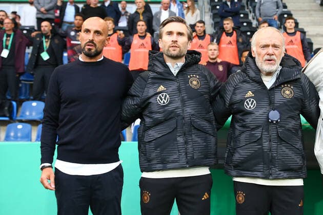 23 09 2022, xgox, football U21 Laenderspiel, Germany France emspor, v l Antonio Di Salvo Germany, coach during the Nationalhynme DFL DFB REGULATIONS PROHIBIT ANY USE OF PHOTOGRAPHS as IMAGE SEQUENCES and or QUASI VIDEO Magdeburg
