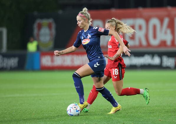 Leverkusen, Germany, 23 09 2022, Flyeralarm Frauen Bundesliga, 2 Spieltag, Bayer 04 Leverkusen 1 FC Köln, Sharon Beck Köln , Jill Bayings Bayer04