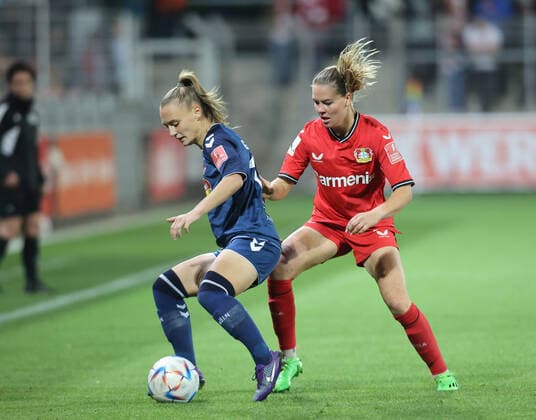 Leverkusen, Germany, 23 09 2022, Flyeralarm Womens Bundesliga, Matchday 2, Bayer 04 Leverkusen 1 FC Cologne, Andrea Gavric Cologne , Juliane Wirtz Bayer04
