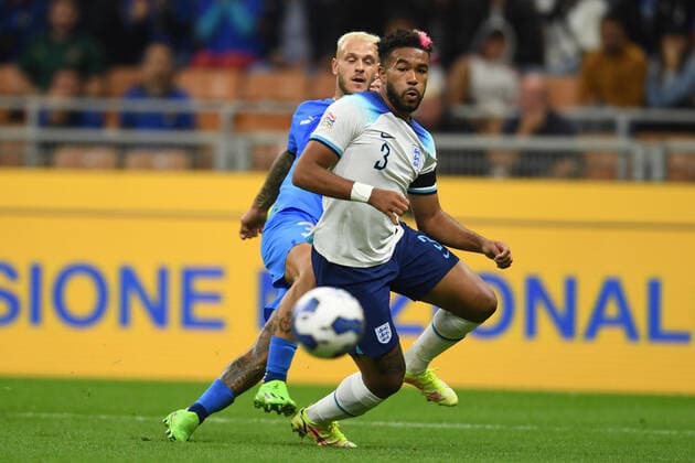 Reece James (England)Federico Dimarco (Italy) during the Uefa Nations League 2022-2023 match between match between Italy 1-0 England at Giuseppe Meazza Stadium on September 23, 2022 in Milano, Italy. Noxthirdxpartyxsales  (199386626)