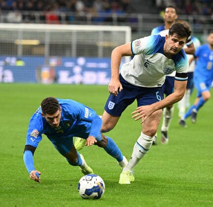 (220924) -- MILAN, Sept. 24, 2022 -- Italy s Giovanni Di Lorenzo (L) vies with England s Harry Maguire during the League A Group 3 match at the 2022 UEFA Nations League in Milan, Italy, Sept. 23, 2022. (Photo by Xinhua) (SP)ITALY-MILAN-FOOTBALL-UEFA NATIONS LEAGUE-ITALY VS ENGLAND FedericoxTardito 