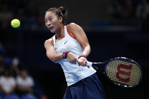 September 24, 2022, Tokyo, Japan: Qinwen ZHENG (CHN) hits a return against Veronika KUDERMETOVA during their Singles Semi-final match at the TORAY PAN PACIFIC OPEN TENNIS TOURNAMENT 2022 at Ariake Coliseum. The tournament is held from September 17 to 25. Tokyo Japan - ZUMAm191 20220924_zap_m191_029 Copyright: xRodrigoxReyesxMarinx