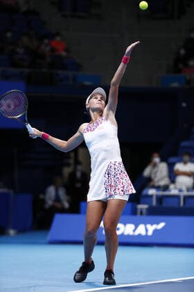 September 24, 2022, Tokyo, Japan: Veronika KUDERMETOVA serves against Qinwen ZHENG (CHN) during their Singles Semi-final match at the TORAY PAN PACIFIC OPEN TENNIS TOURNAMENT 2022 at Ariake Coliseum. The tournament is held from September 17 to 25. Tokyo Japan - ZUMAm191 20220924_zap_m191_042 Copyright: xRodrigoxReyesxMarinx
