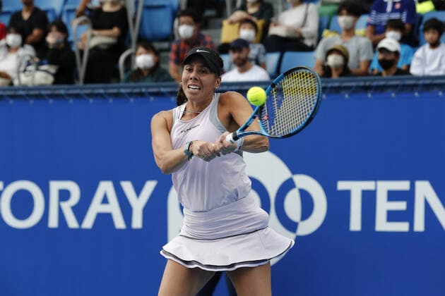September 24, 2022, Tokyo, Japan: Giuliana OLMOS (MEX) hits a return against Desirae KRAWCZYK (USA) and Demi SCHUURS (NED) during their Doubles Semi-final match at the TORAY PAN PACIFIC OPEN TENNIS TOURNAMENT 2022 at Ariake Coliseum. The tournament is held from September 17 to 25. Tokyo Japan - ZUMAm191 20220924_zap_m191_055 Copyright: xRodrigoxReyesxMarinx