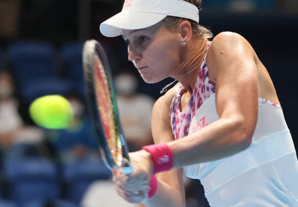 September 24, 2022, Tokyo, Japan - Veronika Kudermetova of Russia returns the ball against Zheng Qinwen at the singles semi final match at the Toray Pan Pacific Open tennis tournament at the Ariake Coliseum in Tokyo on Saturday, September 24, 2022. Zheng defeated Kudermetova 5-7, 6-3, 7-6. Noxthirdxpartyxsales  (0169946647st)