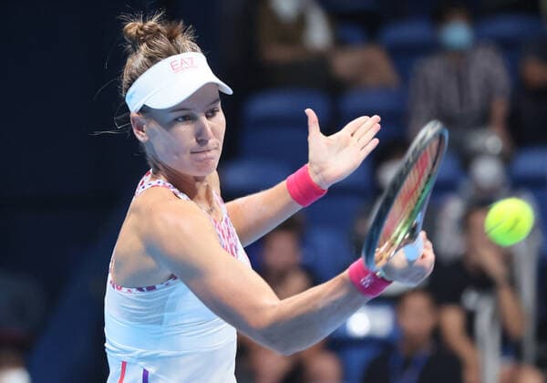September 24, 2022, Tokyo, Japan - Veronika Kudermetova of Russia returns the ball against Zheng Qinwen at the singles semi final match at the Toray Pan Pacific Open tennis tournament at the Ariake Coliseum in Tokyo on Saturday, September 24, 2022. Zheng defeated Kudermetova 5-7, 6-3, 7-6. Noxthirdxpartyxsales  (0169946649st)