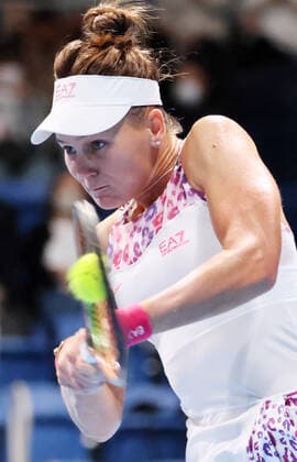 September 24, 2022, Tokyo, Japan - Veronika Kudermetova of Russia returns the ball against Zheng Qinwen at the singles semi final match at the Toray Pan Pacific Open tennis tournament at the Ariake Coliseum in Tokyo on Saturday, September 24, 2022. Zheng defeated Kudermetova 5-7, 6-3, 7-6. Noxthirdxpartyxsales  (0169946652st)