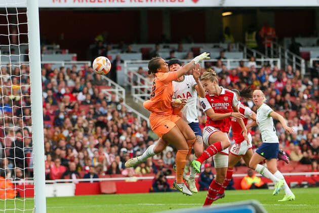 24th September 2022: Emirates Stadium, London, England; Women Super League football, Arsenal versus Tottenham Hotspur; Vivianne Miedema of Arsenal scores from a header in the 67th minute for 4-0.  ActionPlus12429537 KatiexChan