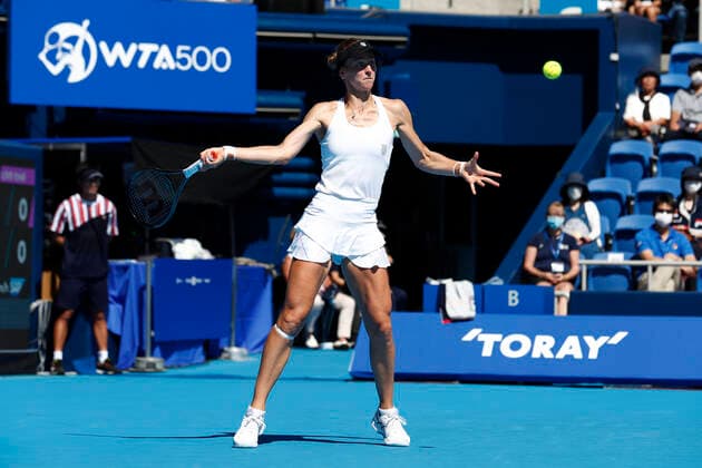 September 25, 2022, Tokyo, Japan: Liudmila SAMSONOVA hits a return against Qinwen ZHENG (CHN) during their Singles Final match at the TORAY PAN PACIFIC OPEN TENNIS TOURNAMENT 2022 at Ariake Coliseum. The tournament is held from September 17 to 25. Tokyo Japan - ZUMAm191 20220925_zap_m191_005 Copyright: xRodrigoxReyesxMarinx