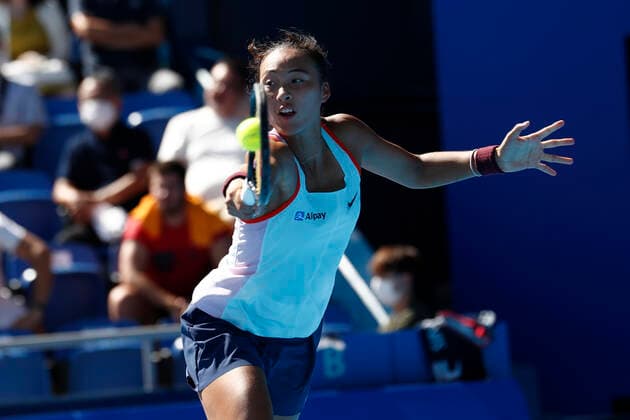 September 25, 2022, Tokyo, Japan: Qinwen ZHENG (CHN) hits a return against Liudmila SAMSONOVA during their Singles Final match at the TORAY PAN PACIFIC OPEN TENNIS TOURNAMENT 2022 at Ariake Coliseum. The tournament is held from September 17 to 25. Tokyo Japan - ZUMAm191 20220925_zap_m191_007 Copyright: xRodrigoxReyesxMarinx