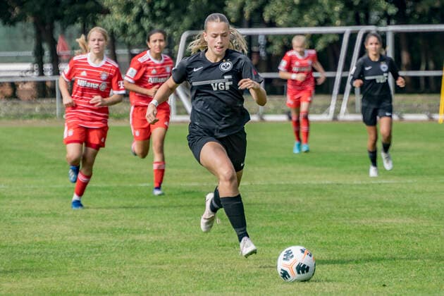 B Juniorinnen Bundesliga Eintracht Frankfurt U17 FC Bayern München U17, Stadion am Brentanobad, Frankfurt, 24 09 2022 Cora Lepper Eintracht Frankfurt U17 2 , Eintracht Frankfurt U17 FC Bayern München U17, Frankfurt, Bezirkssportanlage Heinrich Becker Straße, 24 9 2022 Copyright: xBEAUTIFULxSPORTS Gawlikx